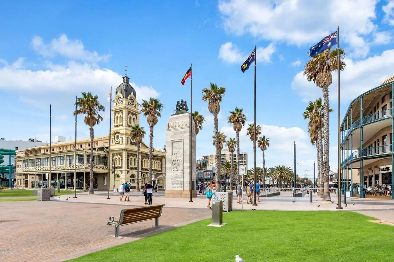 Belle Escapes - Glenelg Cottage By The Marina