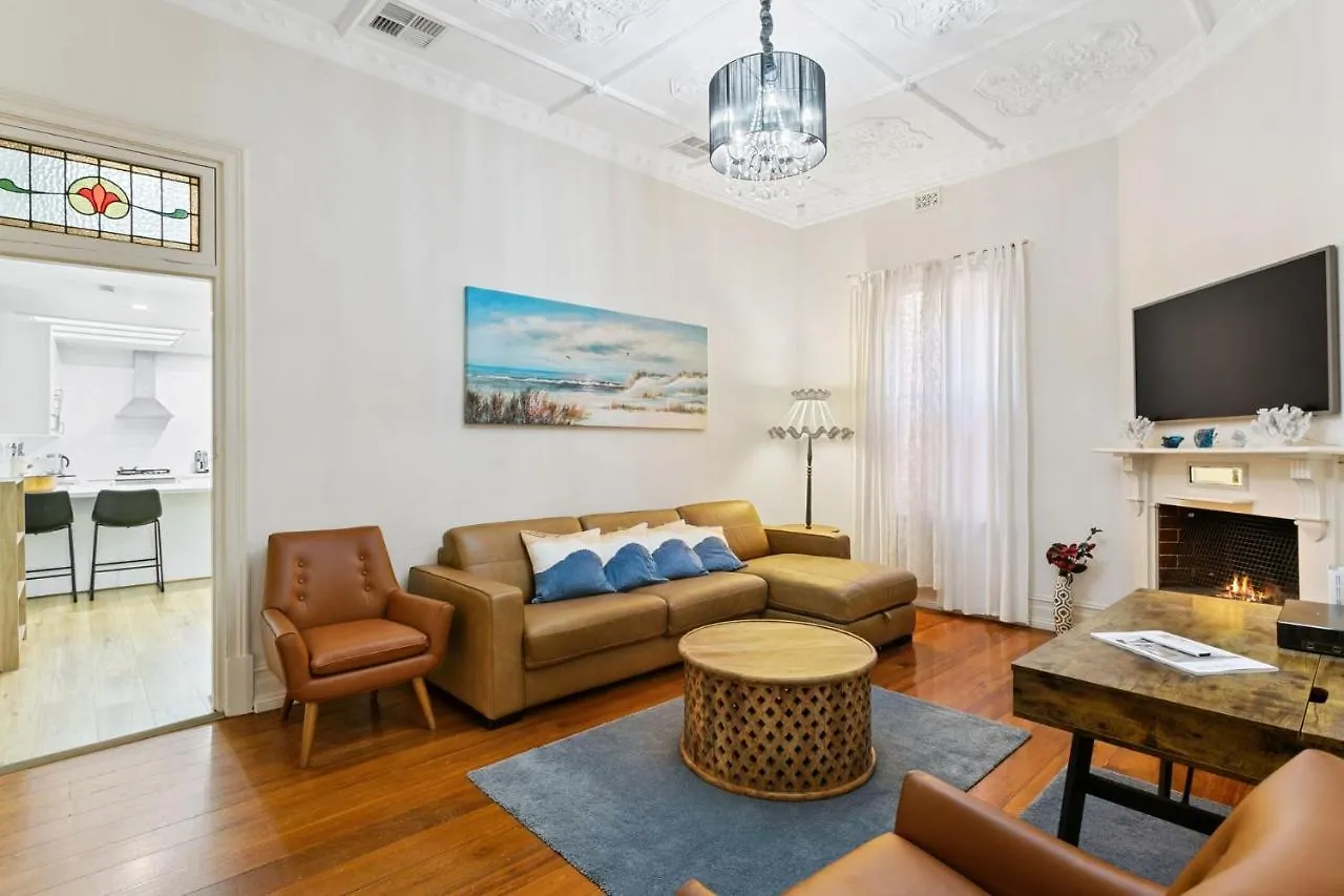 Belle Escapes - Glenelg Cottage By The Marina