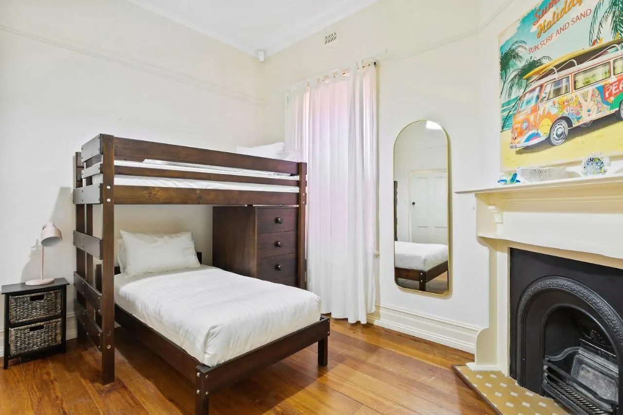 Belle Escapes - Glenelg Cottage By The Marina 0*,